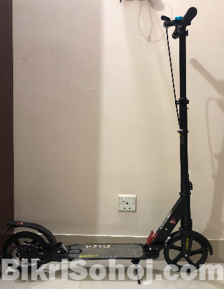 Foldable kick scooter for adults